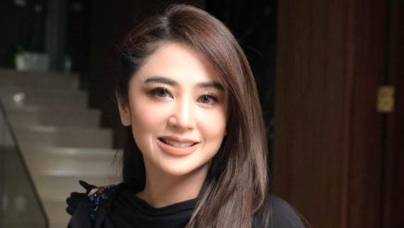 Dewi Perssik Pilih Kuliah Psikologi (foto: jpnn)