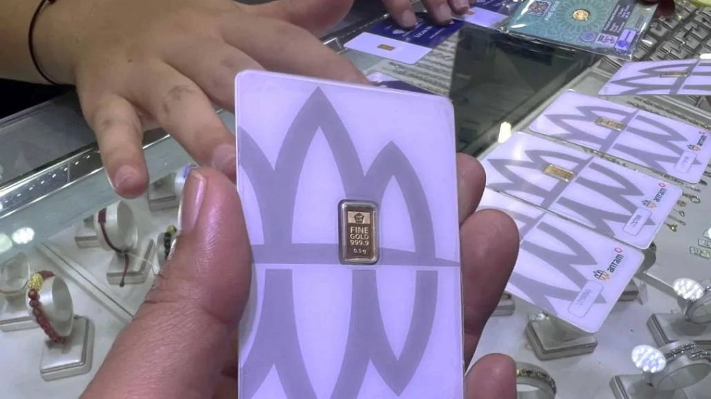 Harga Emas Antam Hari Ini Turun Rp31 Ribu, Simak Daftar Lengkap per Gram (foto: kontan)