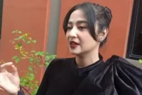 Dewi Perssik Kuliah Psikologi di Jakarta, Pilih Tampil Tertutup demi Tetap Fokus Belajar (foto: tribun)