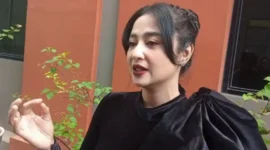 Dewi Perssik Kuliah Psikologi di Jakarta, Pilih Tampil Tertutup demi Tetap Fokus Belajar (foto: tribun)