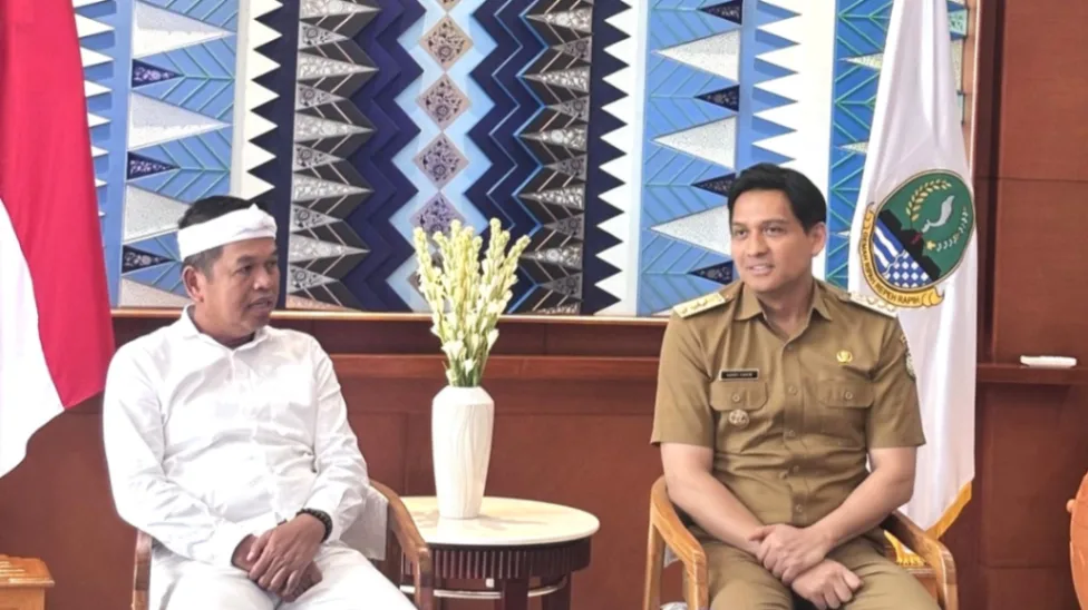Gubernur Jawa Barat Dedi Mulyadi dan Bupati Indramayu, Lucky Hakim (foto: diskominfo.indramayukab)