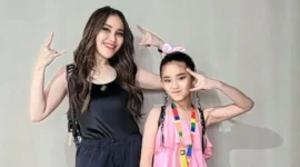 Momen Spesial, Ayu Ting Ting dan Bilqis Rencanakan Nonton BTS di Busan (Foto: Instagram/ayutingting92)