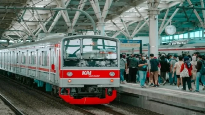 Libur Panjang Iduladha dan Hari Lahir Pancasila, Penumpang Kereta Mencapai 1,1 Juta (foto: sinpo)