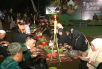 Turis Mancanegara Antusias Ikuti Tradisi Tumpeng Sewu  (foto: banyuwangikab)