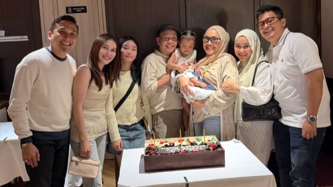 Kevin Gusnadi Hadir di Momen Spesial Ayah Rozak, Kebersamaannya dengan Ayu Ting Ting Kembali Jadi Sorotan (foto: @mom_ayting92_)