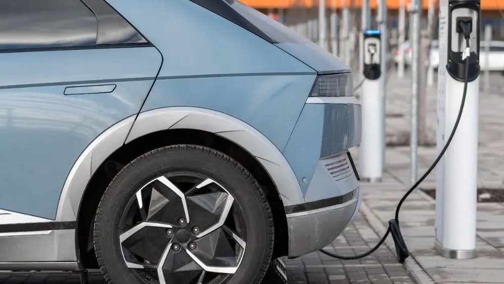 Ban Mobil Listrik Lebih Cepat Aus, Benarkah Demikian? (foto/momobil)