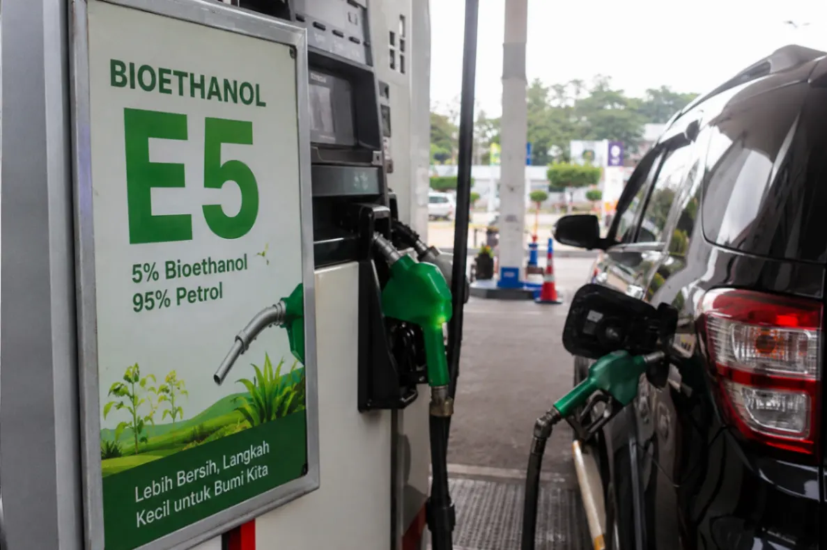 Ilustrasi - Bioetanol E5 Dorong Ketahanan Energi Nasional, Kurangi Impor BBM dan Buka Peluang Industri Baru (foto: AI)
