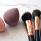 Hasil Foundation Ilustrasi - Flawless dan Natural, Pilih Spons atau Kuas Makeup (foto/AI)