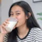Ilustrasi - Minum Susu Hingga Remaja Penting untuk Menabung Kalsium dan Mendukung Tumbuh Kembang Anak (foto: AI)