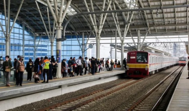 Resmi Berlaku Diskon Tiket Kereta Ekonomi 30 Persen (foto: sindonews)