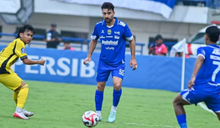Frans Putros Menuju Piala Dunia 2026, Ini Deretan Fakta Menarik Bek Persib yang Siap Cetak Sejarah (foto: ileague)