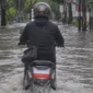 Ilustrasi Motor Listrik Terobos Banjir Terlalu Sering? Kenali Gejala yang Bisa Muncul Sebelum Kerusakan Membesar (foto: AI)
