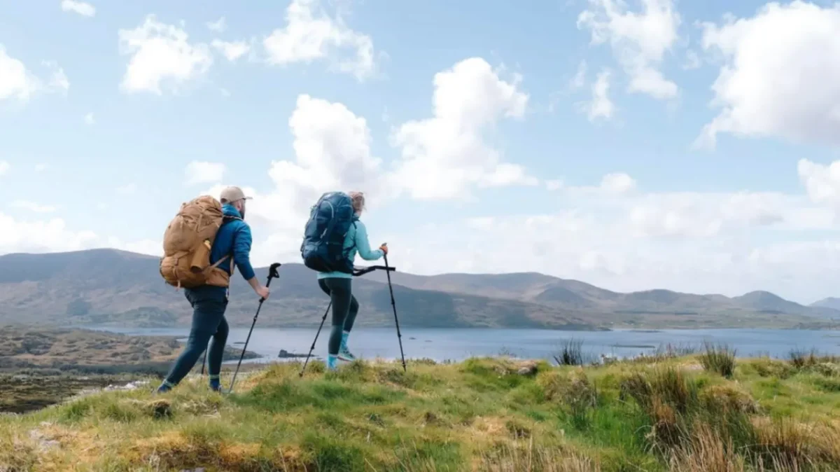 Hiking Jadi Pilihan Aktivitas untuk Menjaga Kesehatan Emosional (foto: hiking-trails)