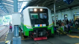 Atmosfer Piala Dunia 2026 Masuk KRL, Penumpang Serasa Berada di Tengah Stadion (foto: inews)