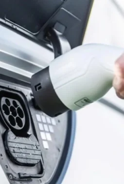 Tips Mengisi Daya Mobil Listrik agar Lebih Efisien dan Mendukung Kinerja Baterai