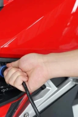 Charging Cycle Baterai Motor Listrik: Begini Cara Menghitung Siklus Pakai agar Baterai Lebih Awet