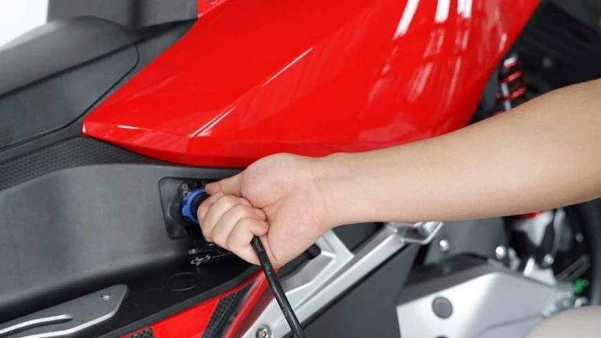Charging Cycle Baterai Motor Listrik: Begini Cara Menghitung Siklus Pakai agar Baterai Lebih Awet (foto: unitedmotor)