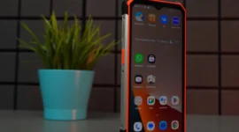HP Anti Air Baterai Awet 7000mAh, 3 Pilihan Smartphone Tangguh untuk Pekerja Lapangan (foto: techxreviews)