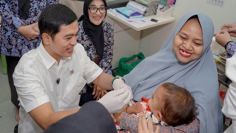 Pemerintah mendorong keterlibatan ayah dalam pemenuhan kesehatan dan gizi anak melalui konsep Ayah Siaga dalam program 1.000 Hari Pertama Kehidupan di Kota Bogor (foto: kementerian kesehatan)