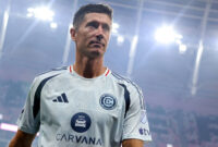 Robert Lewandowski Cetak Dua Gol, Chicago Fire Amankan Kemenangan 2-1 atas Charlotte FC (foto: Adam Hunger/Getty Images/aol)