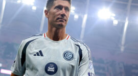 Robert Lewandowski Cetak Dua Gol, Chicago Fire Amankan Kemenangan 2-1 atas Charlotte FC (foto: Adam Hunger/Getty Images/aol)