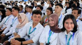 Peserta Program MagangHub mengikuti pemagangan untuk memperoleh pengalaman kerja dan mengembangkan kompetensi sesuai kebutuhan industri. (foto: Biro Humas Kemnaker)