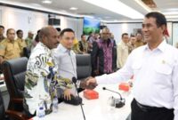 Mentan Andi Amran Sulaiman merespons kebutuhan pertanian Kabupaten Puncak dengan menyiapkan dukungan alsintan dan pengembangan kopi Arabika. (foto: kementerian pertanian)