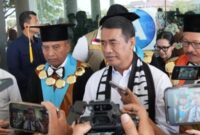 Menteri Pertanian Andi Amran Sulaiman memperkuat kerja sama dengan UNESA untuk pengembangan kedelai melalui pemanfaatan lahan 56 hektare sebagai kawasan produksi benih berkualitas di Jawa Timur. (foto: kementerian pertanian)