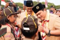 Menpora Erick Thohir mewakili Presiden Prabowo Subianto membacakan amanat pada Upacara Hari Pramuka ke-65 sekaligus Jambore Nasional XII di Buperta Cibubur (foto: kementerian pemuda dan olahraga)