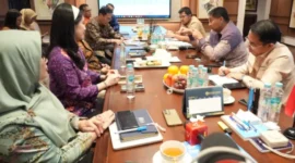 Menteri PKP Maruarar Sirait bersama Menteri Kependudukan dan Pembangunan Keluarga/Kepala BKKBN Wihaji membahas kolaborasi program bedah rumah bagi keluarga berisiko stunting (foto: kementerian perumahan dan kawasan pemukiman)