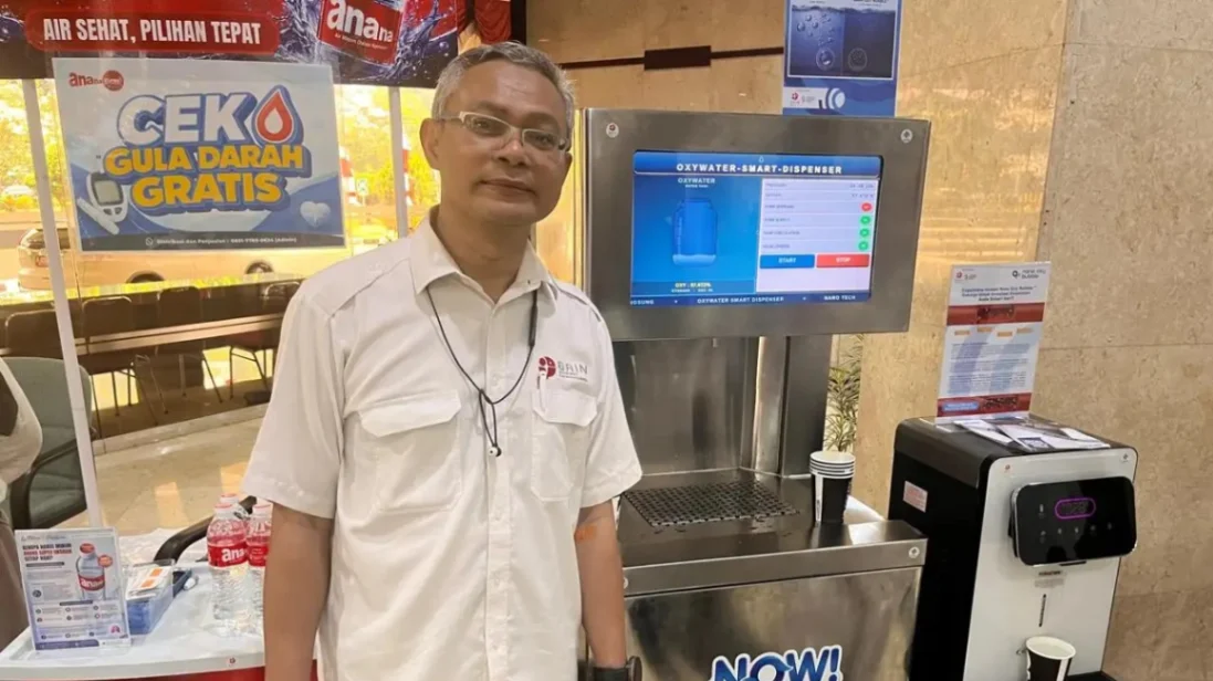 Peneliti BRIN mengembangkan teknologi nanobubble untuk meningkatkan kandungan oksigen terlarut dalam air sebagai bagian dari hilirisasi riset nanoteknologi (foto: humas brin)