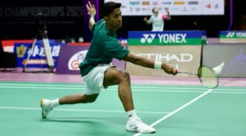 Alwi Farhan saat menghadapi Chou Tien Chen pada perempat final Kejuaraan Dunia BWF 2026 di New Delhi (foto: dok. pbsi)