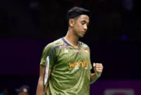 Alwi Farhan saat menghadapi Ayush Shetty pada babak 16 besar Kejuaraan Dunia BWF 2026 di New Delhi (foto: dok. pbsi)