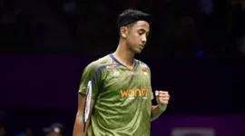 Alwi Farhan saat menghadapi Ayush Shetty pada babak 16 besar Kejuaraan Dunia BWF 2026 di New Delhi (foto: dok. pbsi)