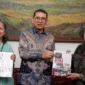 Menteri Kebudayaan Fadli Zon bersilaturahmi dengan keluarga Bung Hatta di Menteng, Jakarta, menjelang peringatan Kemerdekaan RI ke-81 (foto: Kementerian Kebudayaan)