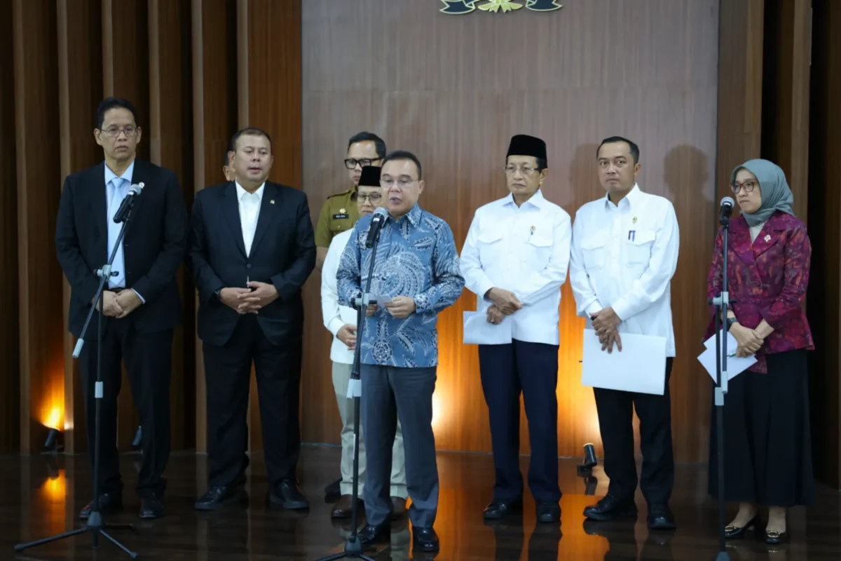 Pemerintah dan DPR membahas dua jalur, yakni pengangkatan menjadi PPPK penuh waktu serta kesempatan mengikuti seleksi PNS (foto: dpr ri)