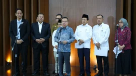 Pemerintah dan DPR membahas dua jalur, yakni pengangkatan menjadi PPPK penuh waktu serta kesempatan mengikuti seleksi PNS (foto: dpr ri)