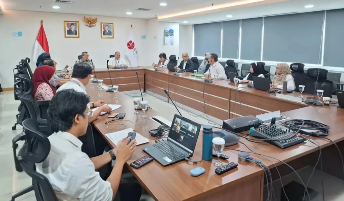 BRIN dan Pemerintah Kabupaten Mamuju Tengah membahas peluang kerja sama riset untuk menangani persoalan sampah dan kekeringan di daerah (foto: humas brin)