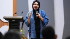 Deputi Bidang Pengembangan Talenta dan Daya Saing Kemenkop Destry Anna Sari saat membuka program magang pengurus KDKMP sektor pertanian di Kopontren Al-Ittifaq, Kabupaten Bandung, Jawa Barat (foto: kementerian koperasi)