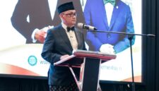 Menteri Haji dan Umrah Mochammad Irfan Yusuf memberikan arahan dalam evaluasi program dan anggaran 2026 serta persiapan alokasi anggaran 2027 di Surabaya (foto: kementerian haji dan umrah)