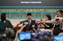 Menteri Keuangan Suahasil Nazara memberikan keterangan seusai dilantik Presiden Prabowo Subianto di Istana Negara, Jakarta (foto: kementerian sekretaris negara)