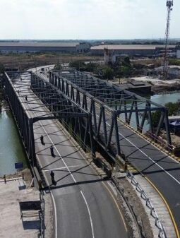 Jembatan Manyar Dibuka, Jalur Logistik Gresik ke KEK JIIPE Kini Lebih Lancar