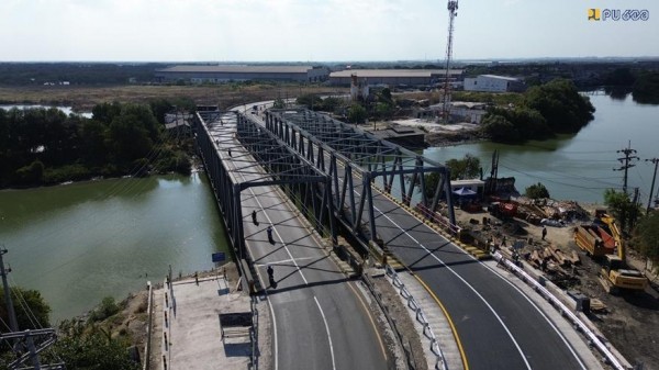 Jembatan Manyar No. 10 di Kabupaten Gresik resmi beroperasi sejak 3 September 2026 untuk memperkuat konektivitas menuju kawasan industri dan KEK JIIPE (foto: kementerian pekerjaan umum)