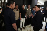 Menpora Erick Thohir memberikan motivasi kepada skuad bulu tangkis Indonesia dalam persiapan menuju Asian Games Aichi-Nagoya 2026 (foto: kementerian pemuda dan olahraga)