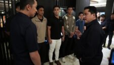 Menpora Erick Thohir memberikan motivasi kepada skuad bulu tangkis Indonesia dalam persiapan menuju Asian Games Aichi-Nagoya 2026 (foto: kementerian pemuda dan olahraga)