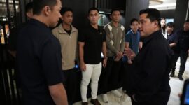 Menpora Erick Thohir memberikan motivasi kepada skuad bulu tangkis Indonesia dalam persiapan menuju Asian Games Aichi-Nagoya 2026 (foto: kementerian pemuda dan olahraga)