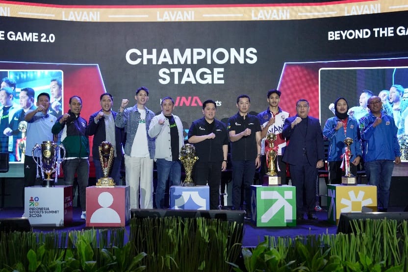 Wamenpora Taufik Hidayat memberikan apresiasi dalam sesi Champions Stage pada Indonesia Sports Summit 2026 di Jakarta (foto: kementerian pemuda dan olahraga)