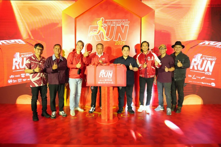 Menpora RI Erick Thohir menyampaikan pandangannya mengenai olahraga sebagai investasi karakter, kesehatan, dan ekonomi dalam konferensi pers Alfamart Run 2026 di Tangerang (foto: kementerian pemuda dan olahraga)