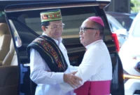 Menteri Agama Nasaruddin Umar mengunjungi Labuan Bajo, Manggarai Barat, NTT, sekaligus menyalurkan bantuan tanggap darurat bagi masyarakat terdampak gempa Flores (foto: kementerian agama)