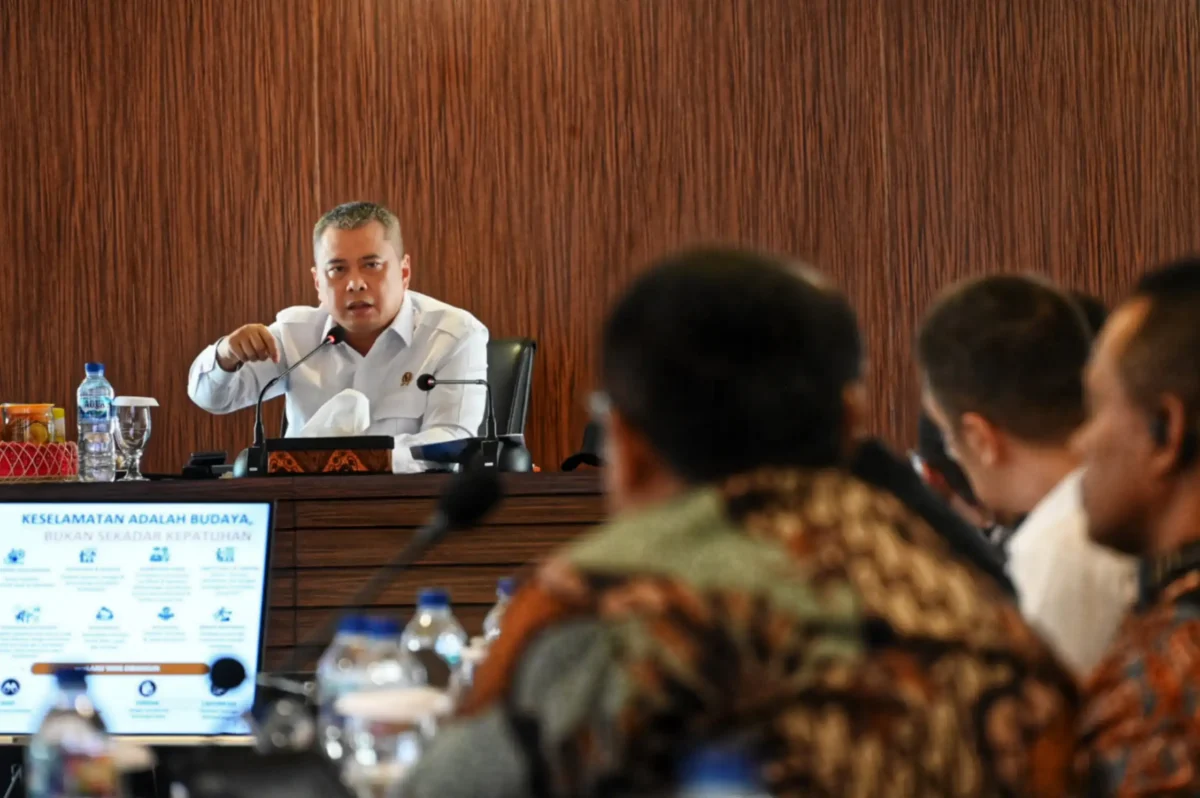 Menteri Perhubungan Dudy Purwagandhi mengarahkan jajaran UPT Kementerian Perhubungan di Jawa Timur untuk memperkuat pengawasan keselamatan transportasi di semua moda (foto: kementerian perhubungan)